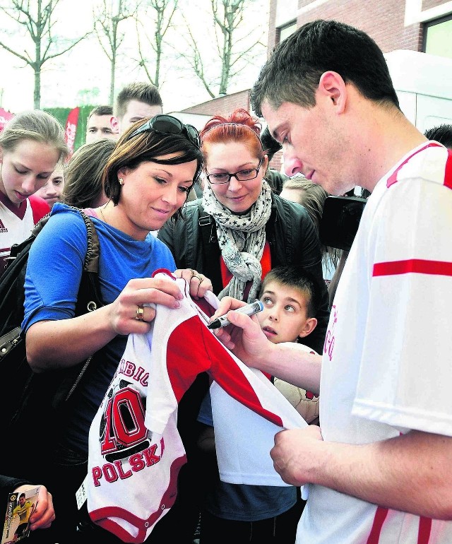 Robert Lewandowski rozdał w Gdańsku mnóstwo autografów