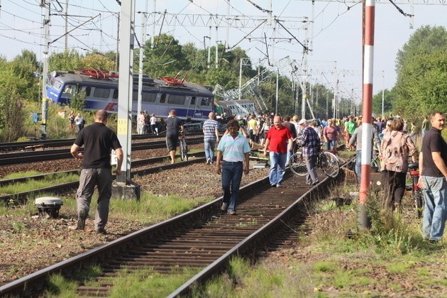 Katastrofa pociągu Warszawa - Katowice. Są zabici i ranni [ZDJĘCIA]