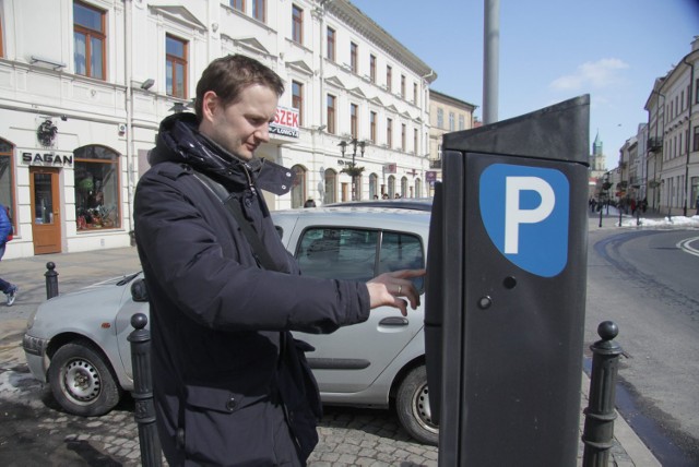 Kierowcy w ciągu pół roku zostawili w parkomatach 1 490 969,10 złotych