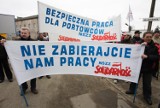 Protest strażaków w Nowym Porcie. Chcą wycofania zwolnień pracowników!