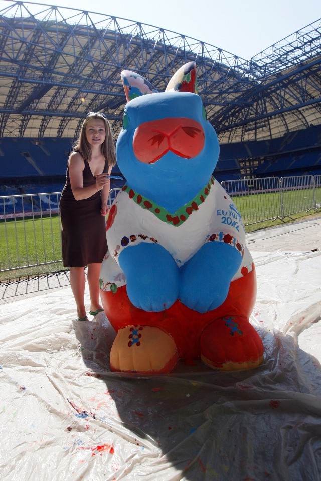 Aktorka Katarzyna Bujakiewicz, będąca ambasadorem Euro 2012 w Poznaniu, zaprasza w sobotę dzieci na zajęcia plastyczne i teatralne oraz spotkanie z oficjalnymi maskotkami UEFA Euro 2012