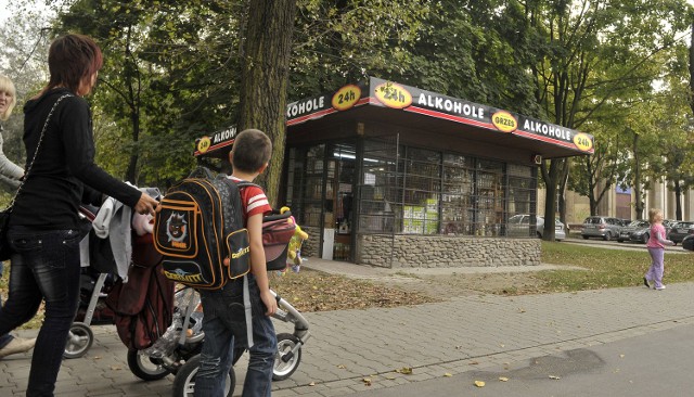 Sklep z alkoholem otwarto w miniony weekend. Od razu wywołał kontrowersje