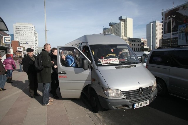 Pasażerowie chcą, by busy miedzy Łodzią a Pabianicami kursowały punktualnie.