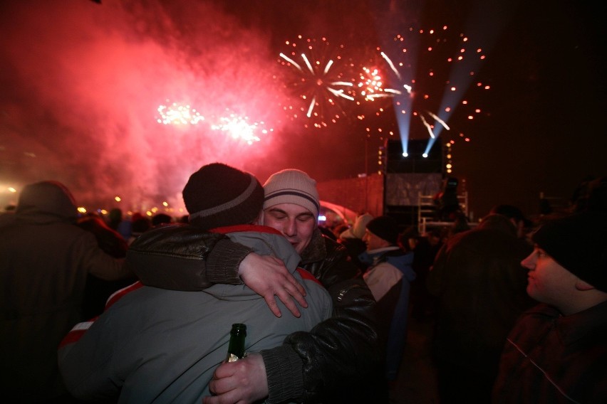 Zabawa sylwestrowa przed katowickim Spodkiem