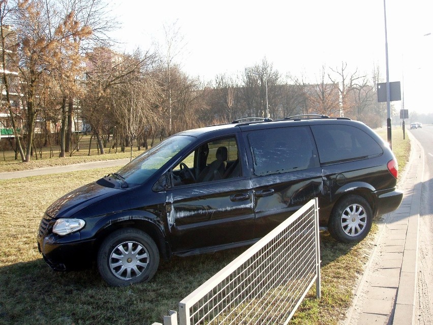 Samochód przewrócił się na Maratońskiej. Do zdarzenia doszło...