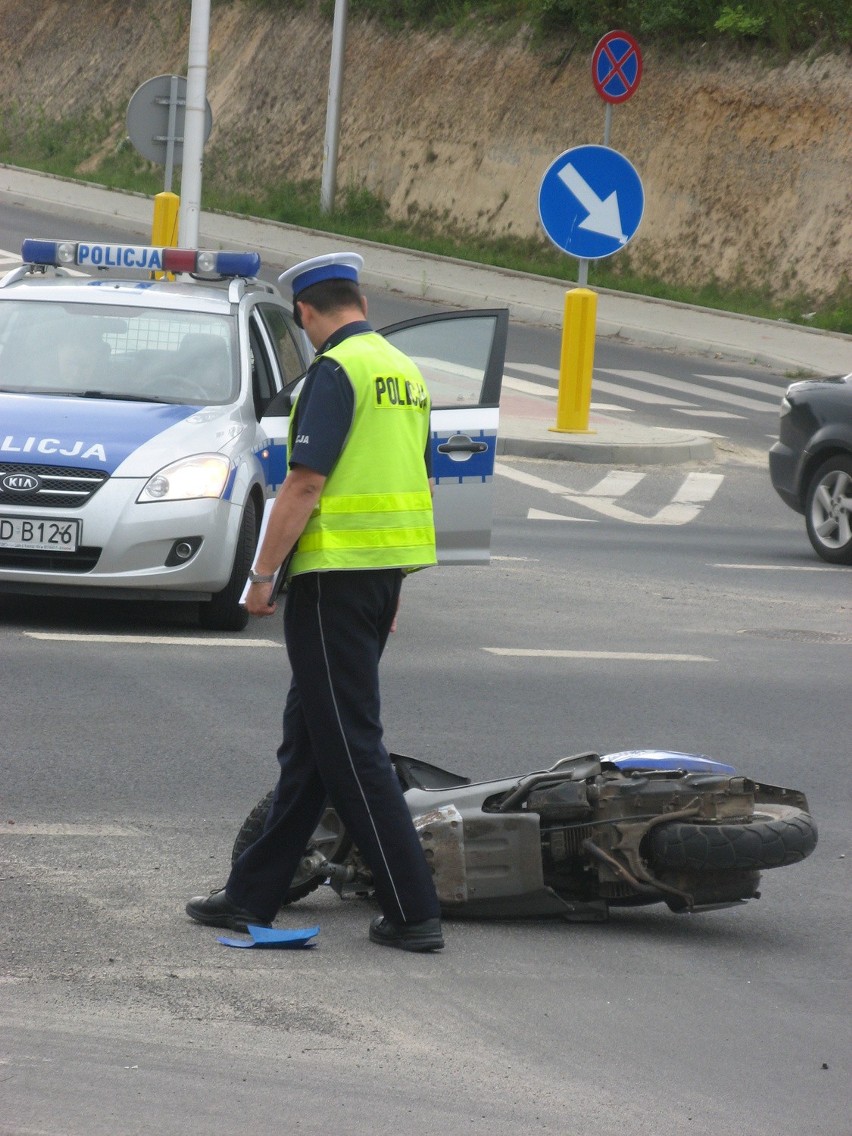 Wypadek na skrzyżowaniu ul. Granitowej i Agatowej (ZDJĘCIA)