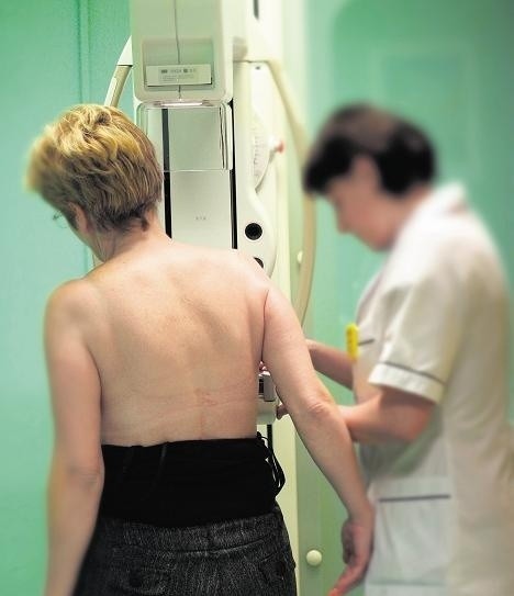 Prokurator Michałowi D. zarzuca, że nie skierował pacjentki na pogłębione badania piersi
