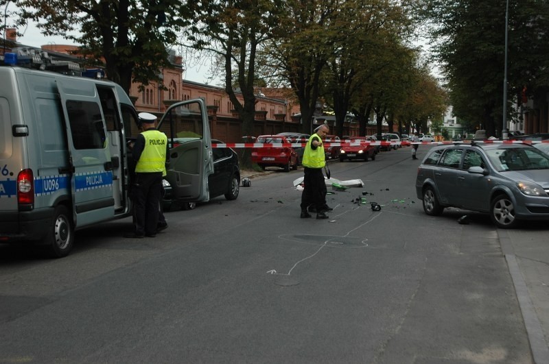 Na ulicy Wojskowej w Poznaniu. Motocyklista zderzył się z...