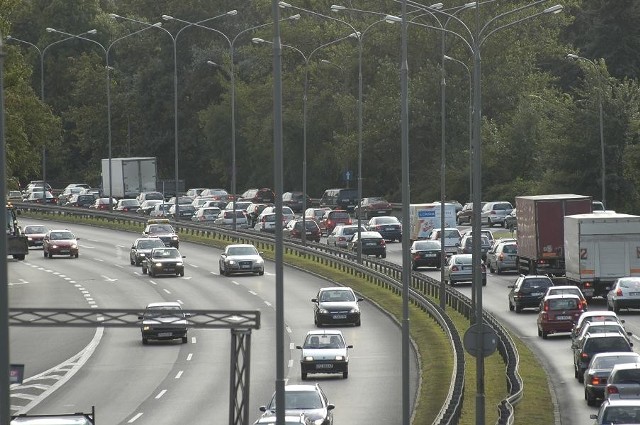 Na poszerzonej Niestachowskiej mają się tworzyć mniejsze korki