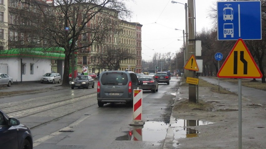 Wrocław: Ulica Pomorska pełna dziur (ZDJĘCIA)