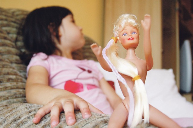 Mama Gabrysi obawia się, że Barbie "Made in China" może zaszkodzić zdrowiu dziecka