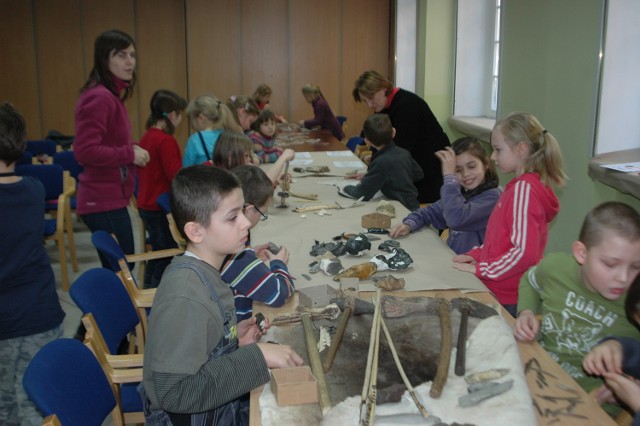 W Muzeum Archeologicznym odbyły się zajęcia poświęcone epoce kamienia