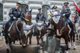 Konna parada strażników miejskich na Piotrkowskiej [ZDJĘCIA]