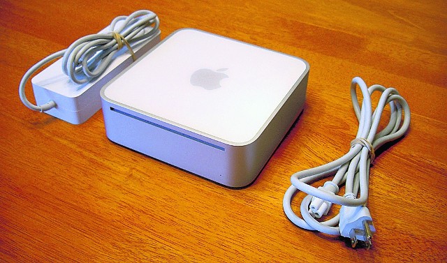 Malutki Mac mini ma 20 na 20 cm i kosztuje około 3,4 tys. zł (bez ekranu i klawiatury)