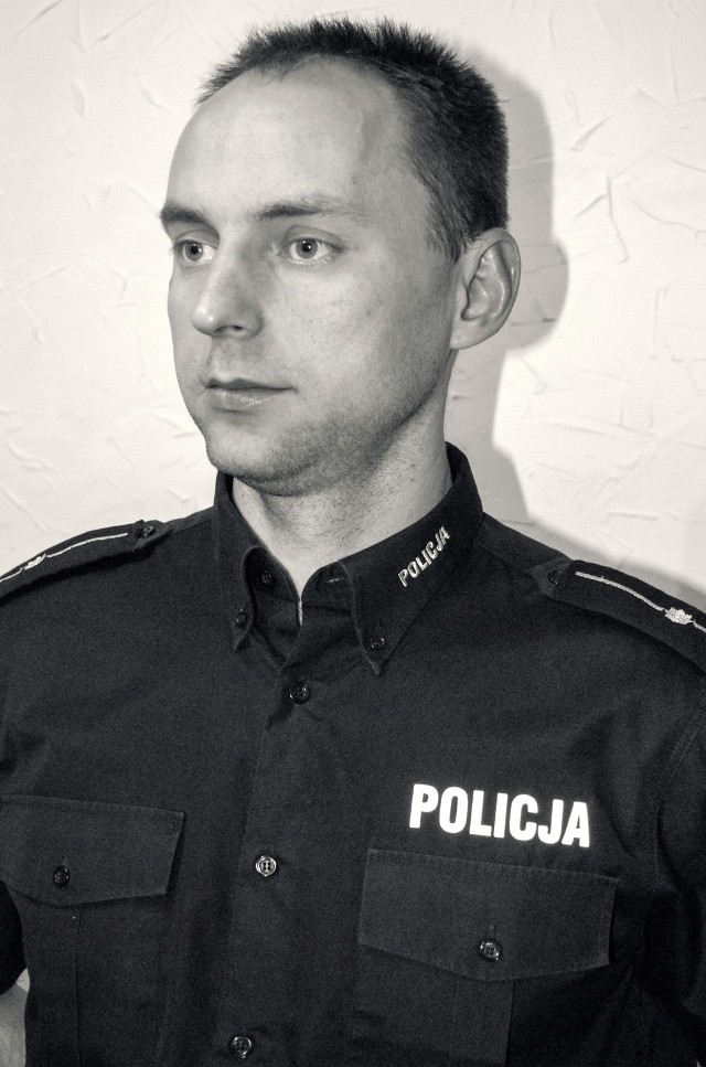 Aby zagłosować na Piotra Borowczyka z VIII komisariatu w Łodzi, wyślij SMS o treści POLICJANT.1 na numer 72355. Koszt jednego SMS-a wynosi z VAT 2,46 zł.