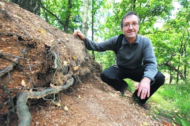 - Nie ma pieniędzy na zakończenie prac przy średniowiecznym grodzisku - mówi archeolog Robert Rzeszowski