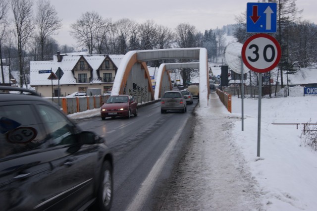 Most w Białym Dunajcu jest wąski i w fatalnym stanie