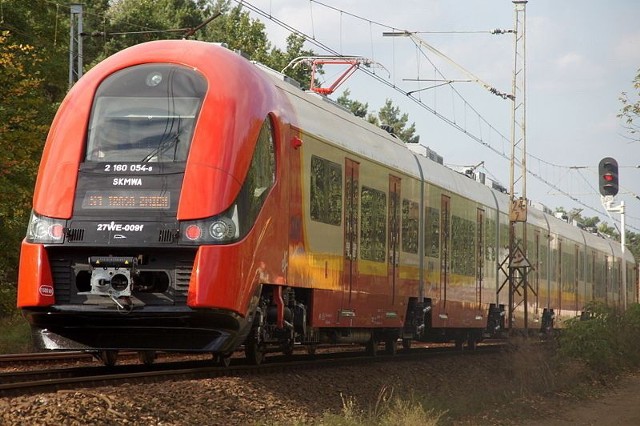 Nowe Elfy będą składać się z 6, a nie - jak do tej pory - z 4 segmentów. Dzięki temu będą dłuższe - w sumie mierzyć będą sobie niemal 115 metrów długości (z czego 90 m. stanowić będzie przedział pasażerski). Podobnie jak w przypadku "starego" Elfa przestrzeń dla pasażerów nie będzie przegrodzona na przedziały.