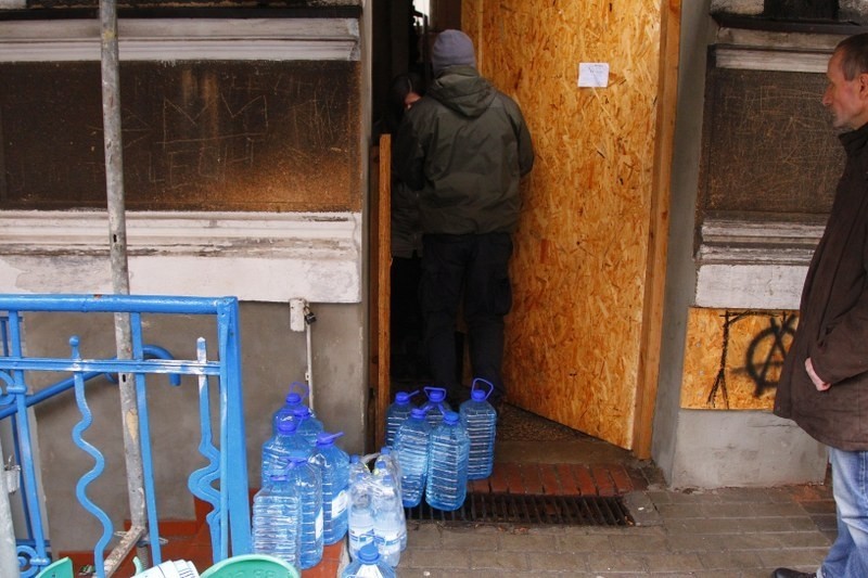 Obrońcy lokatorów kamienicy przy Stolarskiej ruszyli na...