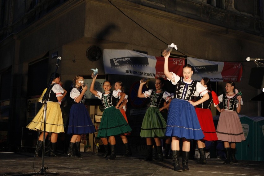 Katowice: Folklor z różnych stron świata zagościł dzisiaj na Mariackiej [ZDJĘCIA]