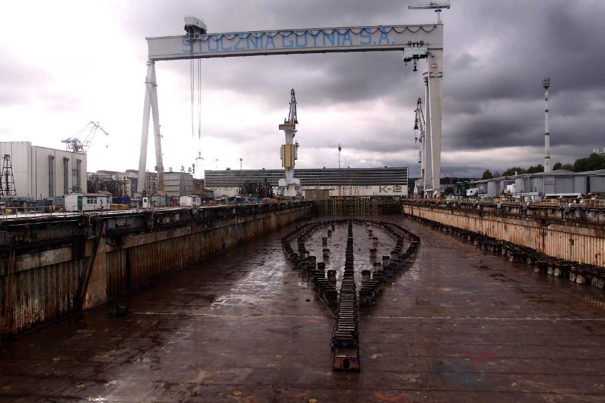 Stocznia Gdynia: Puste doki, zamknięte hale - przygnębiający krajobraz (zdjęcia)