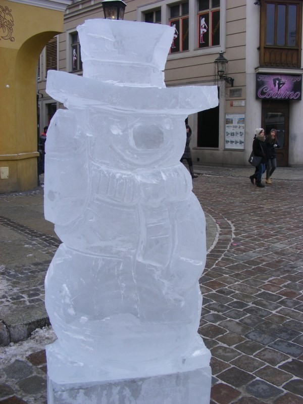 Na poznańskim Starym Rynku trwa  VII Festiwal Rzeźby...