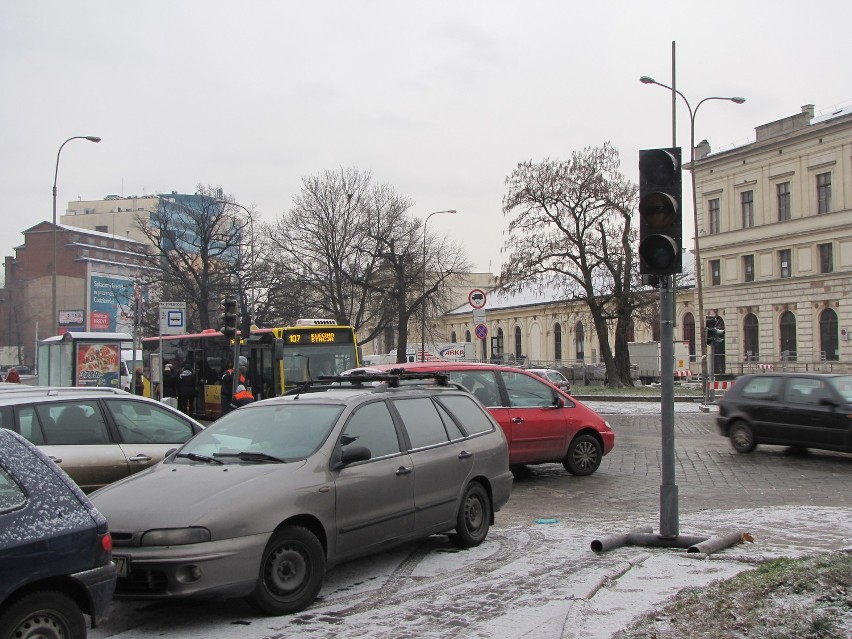Plac Orląt Lwowskich: Kolejny etap remontu i objazdy, będzie tłoczno (MAPA)