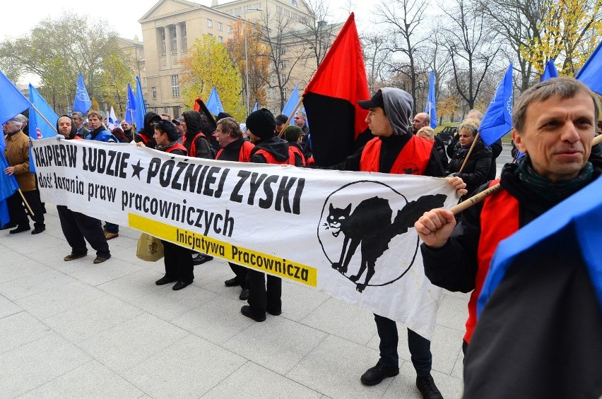 Protest pod urzędem wojewódzkim w Poznaniu