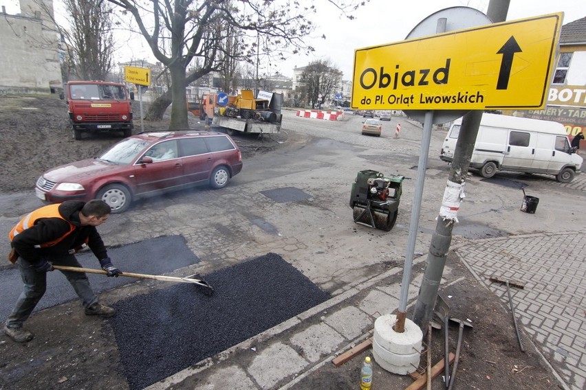 Wrocław: Remont pl. Orląt Lwowskich nareszcie przyspieszył (ZDJĘCIA)