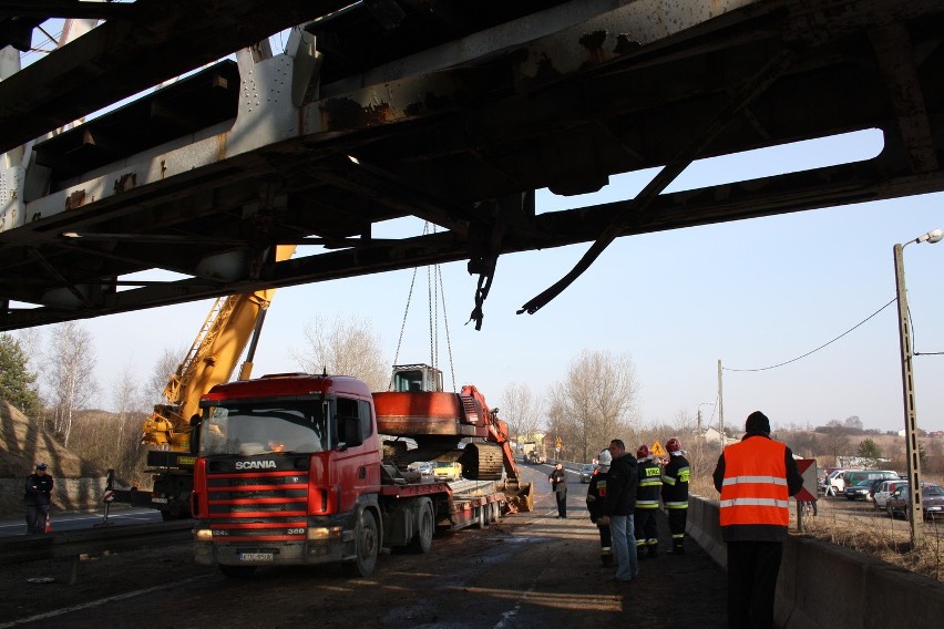 Wypadek w Sławkowie: ciężarówka uszkodziła wiadukt [ZDJĘCIA]