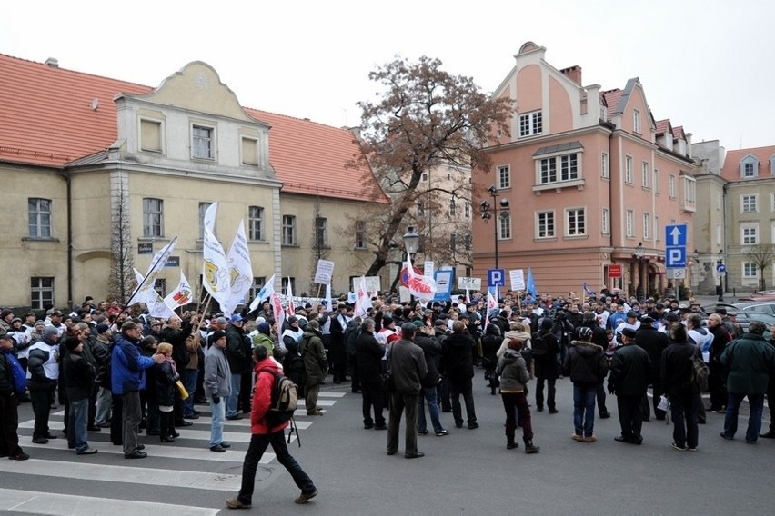 Pikieta MPK pod poznańskim magistratem