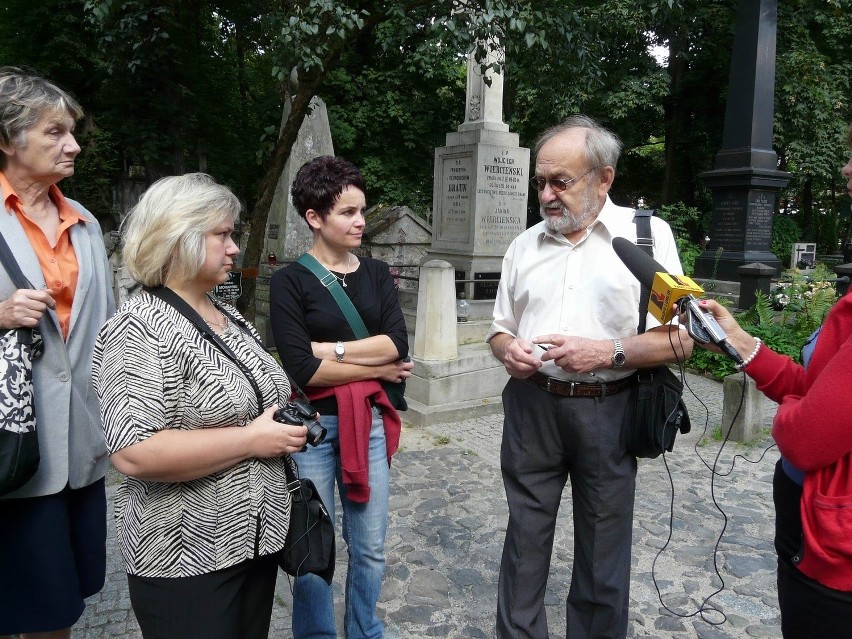 Wycieczka na cmentarz przy ul. Lipowej