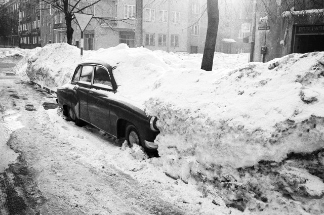 "Zima stulecia" z przełomu 1978/1979. Komunikacja w Małopolsce została niemal sparaliżowana