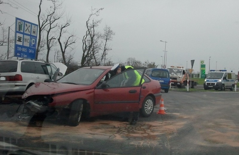 Wypadek przy węźle autostradowym w Kątach Wrocławskich (ZDJĘCIA)