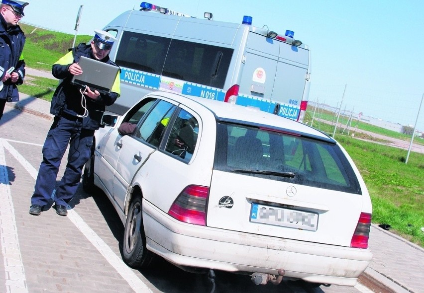 Podczas patrolu policjanci skontrolowali 15 samochodów