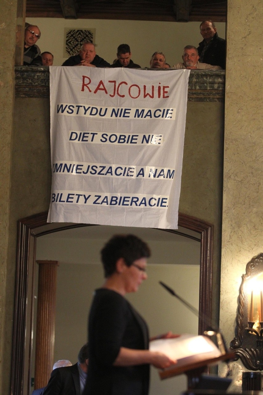Sesja Rady Miasta Krakowa: głośny protest pracowników MPK