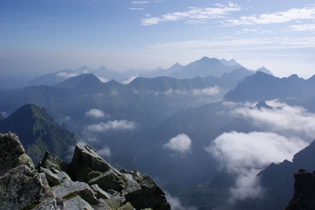 Widok z najwyższego szczytu Polski: Rysów 2499 m.n.p.m.