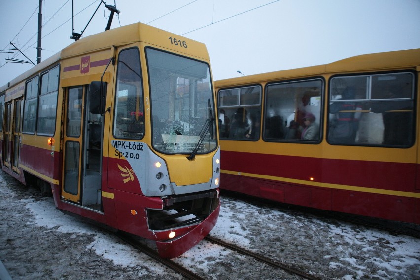 Na Limanowskiego tramwaj potrącił kobietę [ZDJĘCIA]