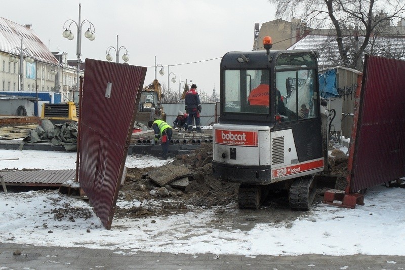 Częstochowa: Przebudowa alei NMP trwa nawet zimą [ZOBACZ ZDJĘCIA]