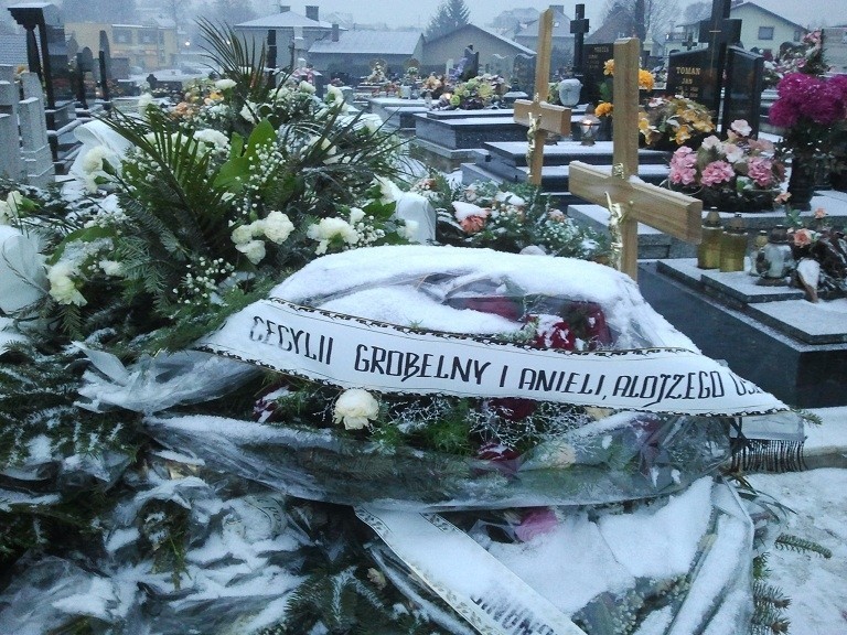 Zabójstwo w Skrzyszowie: ofiary pochowano, sprawę przejmują śledczy z Gliwic