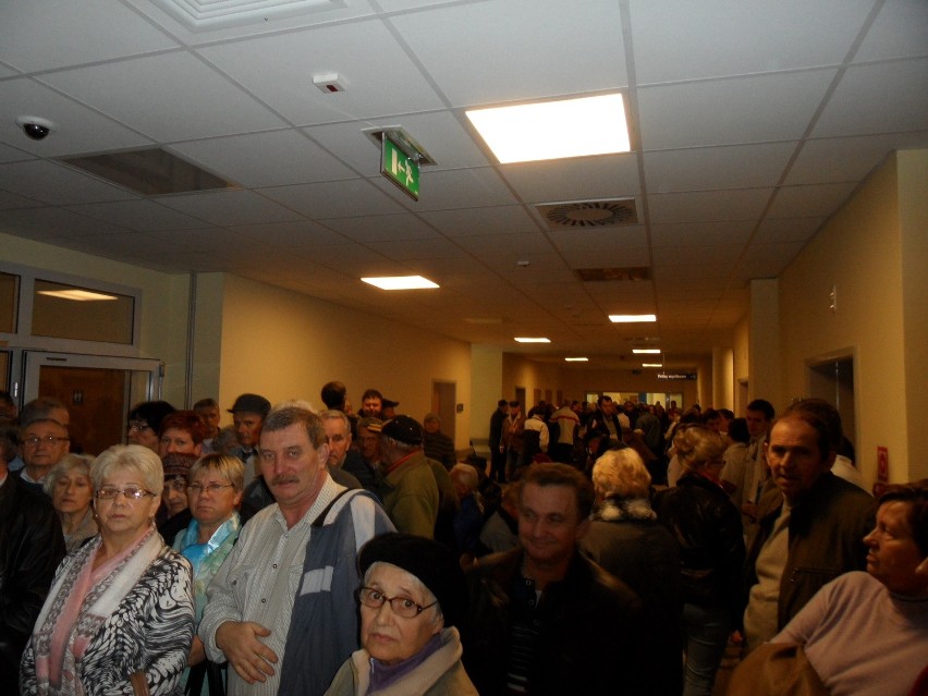 Chaos w Zabrzu: Tłum pacjentów w kolejce do kardiologa [ZDJĘCIA]
