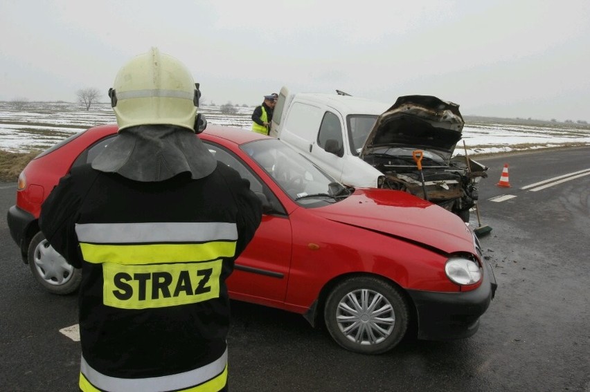 Wypadek pod Jordanowem Śląskim, 3 osoby ranne (ZDJĘCIA)