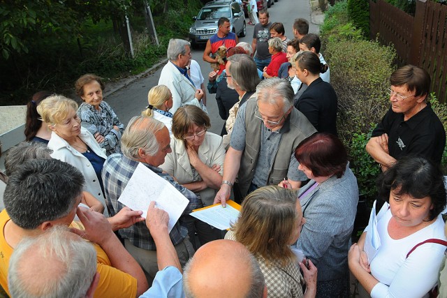 Mieszkańcy ul. Królowej Jadwigi i Romera zebrali sto podpisów przeciw montowaniu stacji bazowej operatora w ich sąsiedztwie