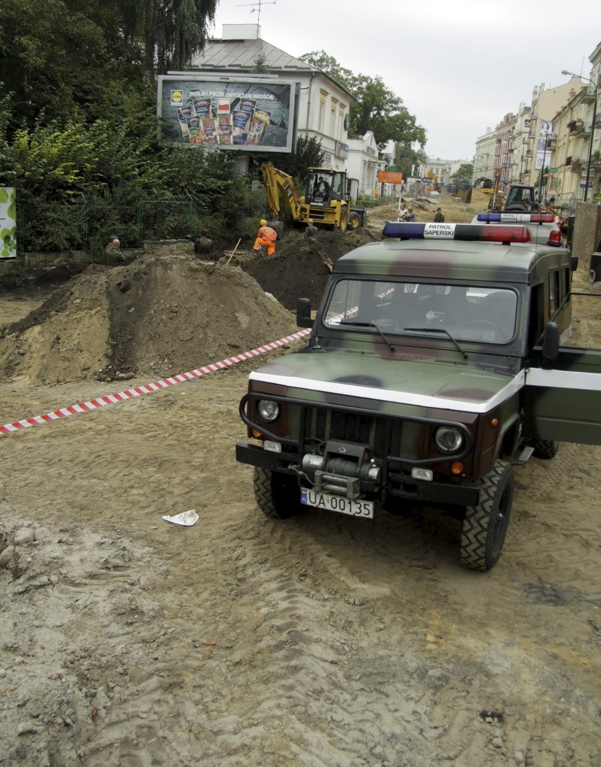 Na remontowanej ul. 3 Maja znaleziono granat (FOTO,WIDEO)