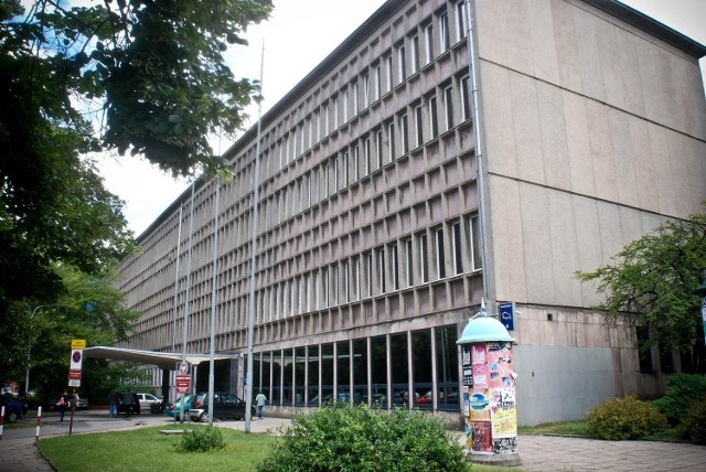 Biblioteka uniwersytecka powstała w latach 1956-1960 jest jednym z najciekawszych obiektów PRL w Łodzi.