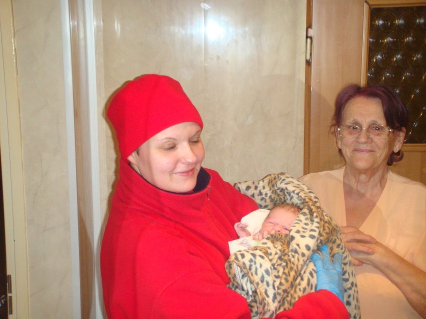W Sosnowcu kobieta urodziła dziecko w windzie [ZOBACZ ZDJĘCIA]