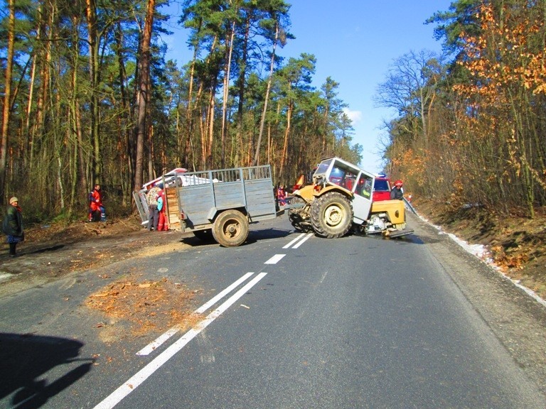 Pijany traktorzysta zderzył się z karetką