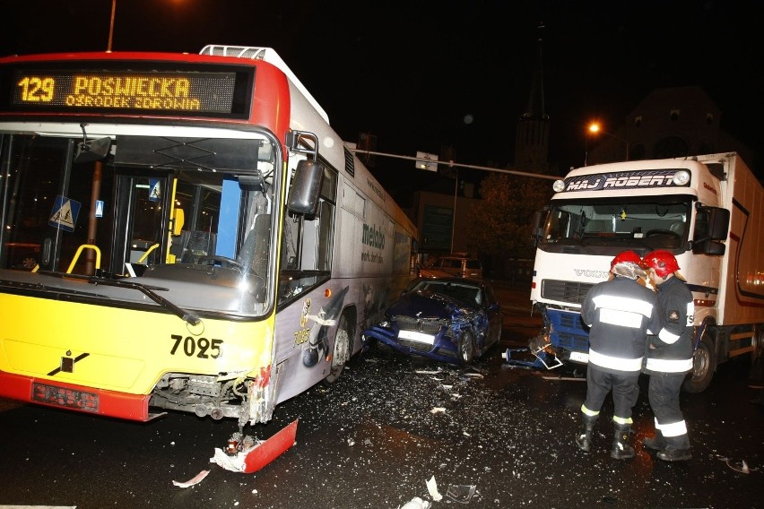 Wrocław: Poważny wypadek przy Orlińskiego (ZDJĘCIA)