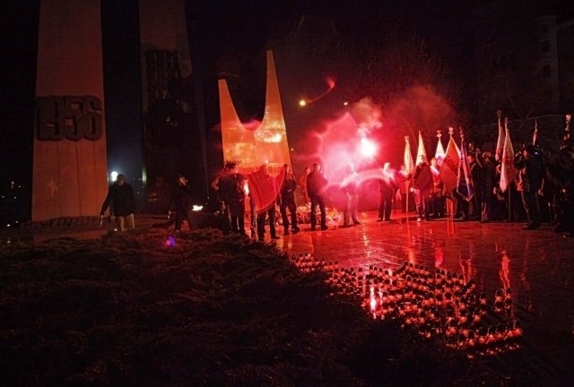 Obchody rocznicy wprowadzenia stanu wojennego na placu Mickiewicza w Poznaniu.