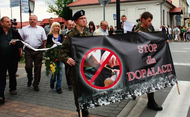 Przeciwko istnieniu sklepów z dopalaczami protestowano wczoraj w Olkuszu